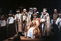 Dukung Anti Kekerasan Pada Hewan, Ratu Elizabeth II Stop Pakai Mantel Bulu