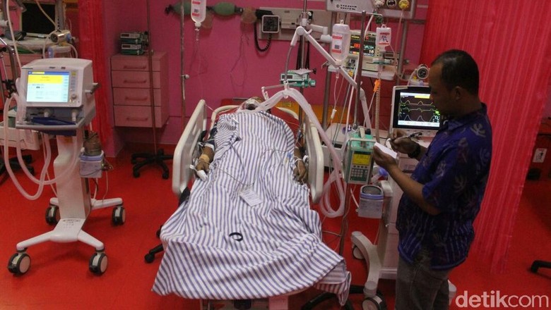 Pesta Miras Oplosan di Tulungagung, 6 Orang Dirawat, 2 Kritis Pesta Miras Oplosan di Tulungagung, 6 Orang Dirawat, 2 Kritis