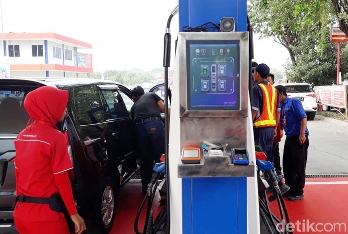 Cikampek - PT Pertamina (Persero) telah menerapkan pelayanan mandiri (self service) untuk beberapa SPBU di jalur Tol Trans Jawa. Agar mempermudah pelayanan, Pertamina juga telah menerapkan pembayaran secara non tunai atau cash less.