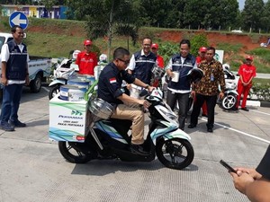 Berkacamata Hitam, Jonan Jajal Motor Wira-Wiri Pengangkut BBM