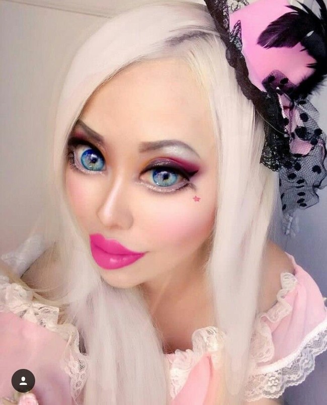 Bagaimana menurut kamu penampilan Anime Barbie ini? Cantik atau malah menyeramkan? Foto: Dok. Instagram Ophelia Vanity