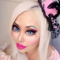 Bagaimana menurut kamu penampilan Anime Barbie ini? Cantik atau malah menyeramkan? Foto: Dok. Instagram Ophelia Vanity