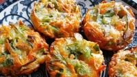 Renyah kriuk-kriuk bakwan sayur ini terlihat menggoda dengan warna kecokelatannya. Bentuknya yang bulat rapi juga makin bikin tak sabar mencobanya.  Foto : Instagram @feedmeok  