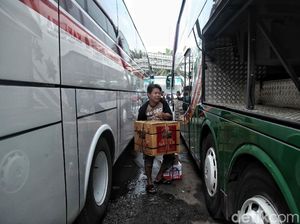 Pemudik Mulai Padati Terminal Tanjung Priok