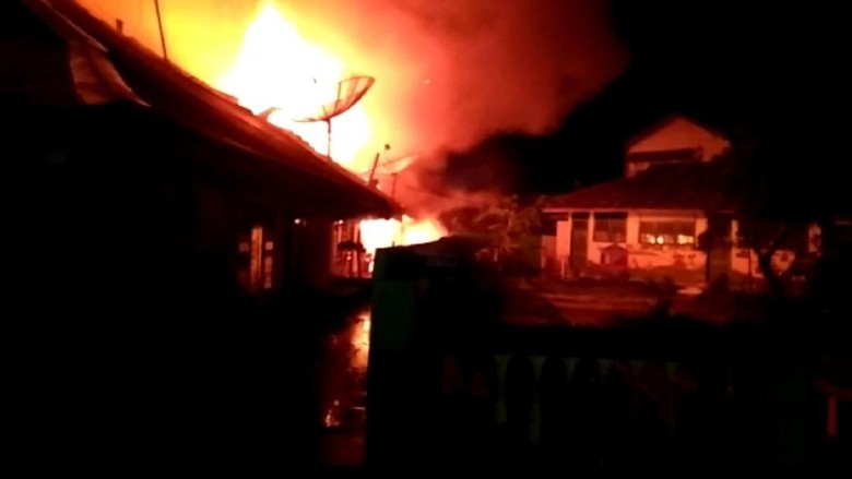 Diduga karena Mercon, 15 Rumah dan 5 Kios di Aceh Terbakar