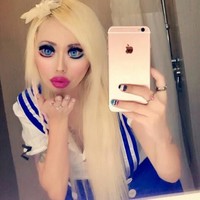 I think its annabelle & honestly you looking not beauty, komentar netizen di Instagram Ophelia, @opheliavanity. Horror version of Barbie, tulis netizen lainnya. Foto: Dok. Instagram Ophelia Vanity