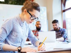 10 Pekerjaan Non Teknologi yang Bergaji Miliaran