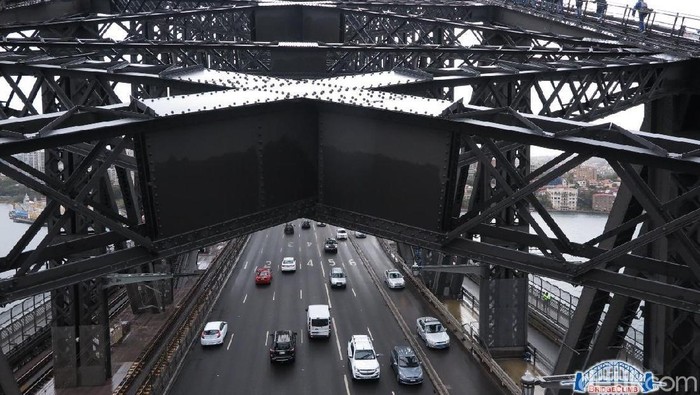 Jadi Spiderman di Harbour Bridge Sydney, Mau Coba?