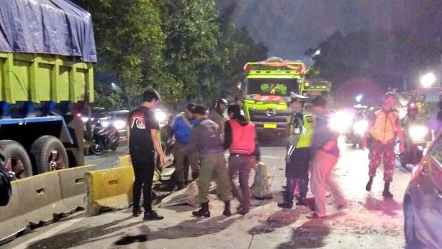 Kecelakaan truk di Jl S Parman, Jakarta Barat