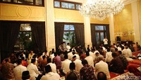 SBY, JK, Gatot Nurmantyo hingga BJ Habibie menghadiri acara buka puasa bersama di kediaman Chairman CT Corp Chairul Tanjung (CT) di Jl Teuku Umar, Menteng, Jakarta Pusat.  (Foto: Grandyos Zafna/detikcom)