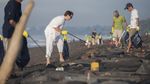 Aksi Bersih-bersih Pantai Jelang Hari Lingkungan Hidup Sedunia