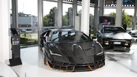 Yakni memperlihatkan peran Lamborghini dalam berbagai film layar lebar terbaik selama 47 tahun terakhir. Seperti dikutip carscoops, Sabtu (2/6/2018). Foto: Pool (Carsscoop)
