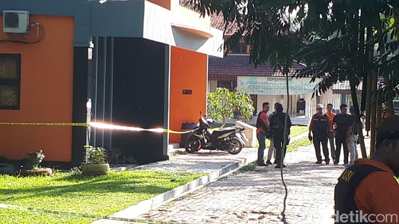 Polda Riau: 3 Terduga Teroris Ditangkap di Kampus UNRI Polda Riau: 3 Terduga Teroris Ditangkap di Kampus UNRI