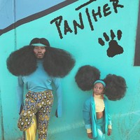 Adalah pria bernama Benny Harlem, sosok yang menjadi populer di Instagram karena rambut megarnya ini. Benny yang diketahui berprofesi sebagai model dan tinggal di Los Angeles, kerap mengunggah kebersamaannya dengan sang putri, Jaxyn, yang rambutnya juga sama megarnya dengan dirinya. Foto: Dok. Instagram/bennyharlem