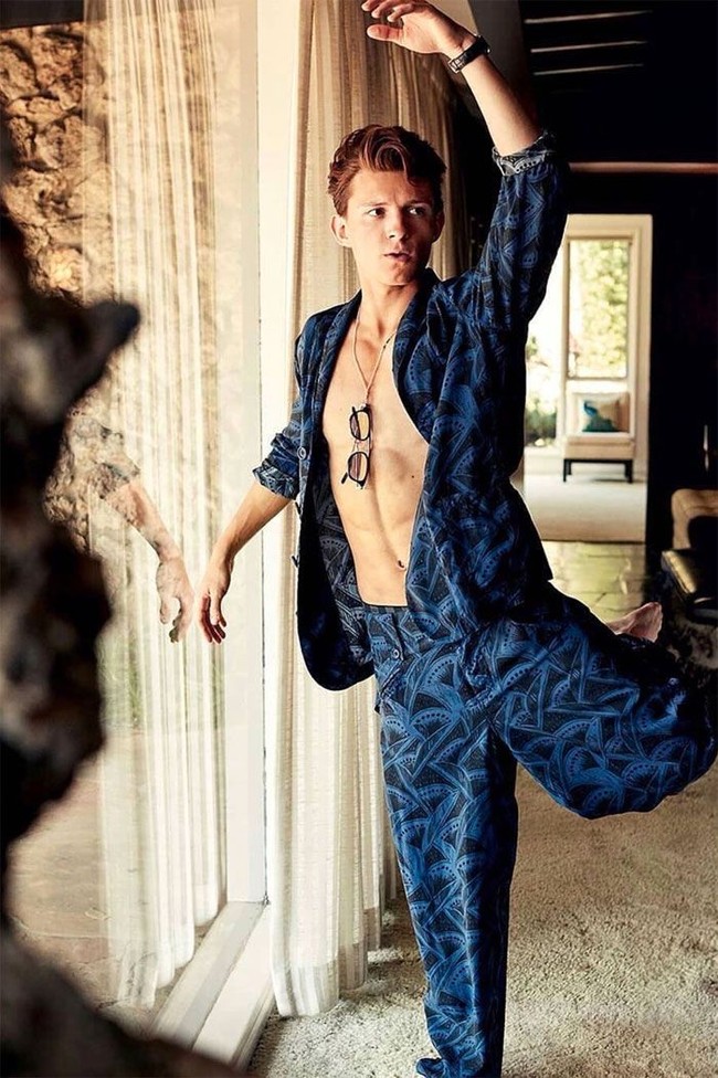 Untuk mencuri perhatian si aktor tampan, Tori berencana membuat foto-foto buanya viral. Foto: Dok. Tori Bernal