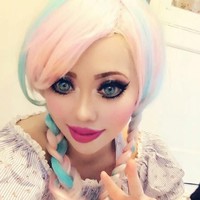 Tak sedikit netizen yang berkomentar negatif tentang penampilan Ophelia. Bukannya dipuji mirip Barbie, Ophelia malah disamakan dengan boneka Annabelle yang menyeramkan. Foto: Dok. Instagram Ophelia Vanity