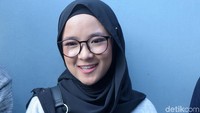 Sabyan Gambus merupakan grup musik dengan personel lima anak muda. Khoirunnisa sebagai vokalis, Ayus sebagai pemain keyboard, Wawan sebagai pemain gendang, Tebe sebagai pemain biola, dan Anisa Rahman sebagai vokalis dua. Foto: Noel/detikHOT