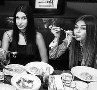 Tetap Ramping, Ini Pola Makan yang Dijalani Si Sexy Bella Hadid