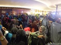 Gembiranya 700 Kaum Dhuafa Dapat Mukena untuk Lebaran