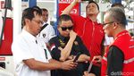 Berkacamata Hitam, Jonan Cek SPBU di Jakarta-Surabaya