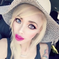 Wanita keturunan China ini selalu tak percaya diri dengan penampilan matanya yang sipit. Wanita bernama Ophelia Vanity itu pun melakukan operasi mata agar tampilannya belo bak Barbie. Foto: Dok. Instagram Ophelia Vanity