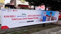 Penerapan self service dengan pembayaran cash less sudah dilakukan salah satunya di SPBU rest area km 57, Cikampek. Pertamina juga telah bekerjasama dengan Telkomsel untuk pembayaran menggunakan T-Cash.