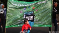 Karena sampah plastik bisa mencemarkan bumi.