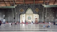 Masjid ini dibangun pada tahun 1948 dan selesai pada tahun 1949. Masjid ini mengalami renovasi dari tahun 1999 hingga tahun 2005 dan diresmikan langsung Wakil Presiden Jusuf Kalla (Ibnu Munsir/detikcom)
