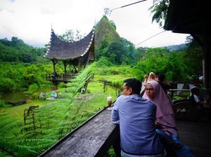 Ada Tempat Ngopi Asyik di Kaki Ngarai Sianok