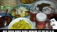 Duk! Duk! Ah minum... ternyata segelas saja sudah cukup melepas dahaga kita. Makanya, besok-besok jangan lupa untuk memenuhi kebutuhan cairanmu sebelum berpuasa. Foto: Internet
