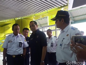 Dikeluhkan Penumpang KA, Menhub Minta Sistem e-Ticketing Diperbaiki