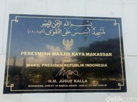 Masjid Megah Bergaya Timur Tengah & Spanyol di Makassar