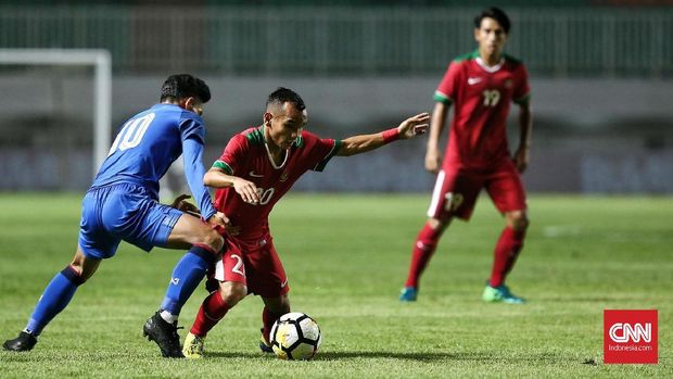 Riko Simanjuntak menjadi pemain inti ketika menghadapi timnas Thailand U-23, Minggu (3/6).