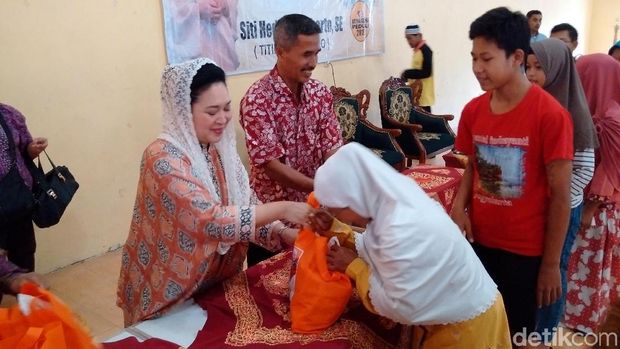 Menyapa Warga Merapi, Titiek Soeharto; Penak Jamane Bapakku to?