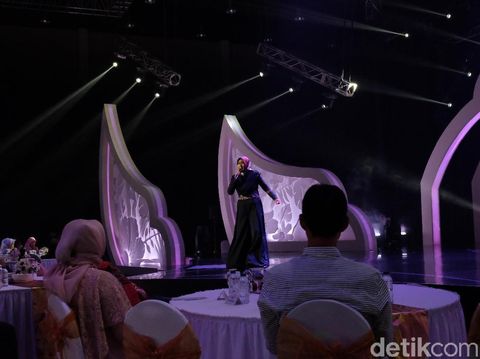 Penampilan Maya Shafira di Grand Final Sunsilk Hijab Hunt 2018.