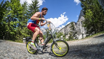 Foto: Serunya Gowes dengan Sepeda Jadul Lintasi Pegunungan di Slovenia
