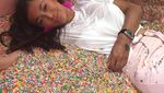 Makin Seksi, Ini Gaya Ratu Felisha Saat Ke Museum Es Krim hingga Makan Pizza