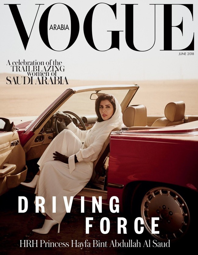 Edisi terbaru Vogue Arabia adalah tentang merayakan diberlakukannya kebijakan yang memperbolehkan wanita menyetir mobil. Untuk edisi istimewa, dipilihlah wanita istimewa sebagai ikonnya, yang tak lain Putri Hayfa bint Abdullah Al Saud. Foto: Dok. Vogue Arabia