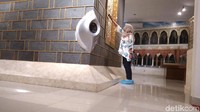 Replika Kabah dan batu Hajar Aswad. Di dalam tempat ini, wisatawan bisa belajar sejarah Islam. Mereka juga bisa menonton film sejarah dan perkembangan Islam (Hakim Ghani/detikTravel)