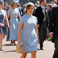 Putri Eugenie tampil elegan dalam balutan gaun bergaya classy di pernikahan Pangeran Harry Mei lalu. (Foto: Dok. Getty Images)