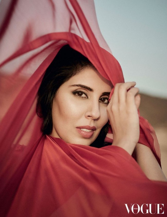 Netizen memprotes pilihan Vogue Arabia yang menjadikannya model, karena Putri Hayfa adalah anak dari raja Arab sebelumnya, Abdullah bin Abdul Aziz Al Saud. Pada rezim sang ayah inilah larangan wanita untuk menyetir digalakkan. Foto: Dok. Vogue Arabia