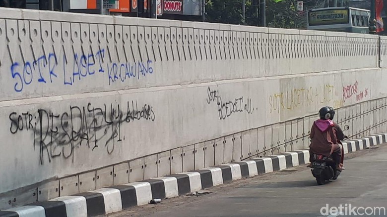 Warning Polisi hingga Sandi untuk Pelaku Vandalisme di Mampang Warning Polisi hingga Sandi untuk Pelaku Vandalisme di Mampang