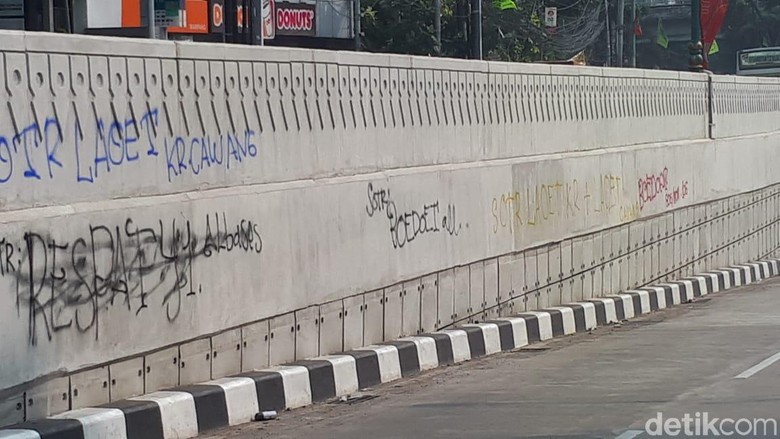 Underpass Mampang Dicorat-coret, Walkot Jaksel Imbau SOTR di Masjid Underpass Mampang Dicorat-coret, Walkot Jaksel Imbau SOTR di Masjid