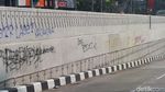Foto: Kotornya Underpass Mampang Gara-gara Coretan SOTR