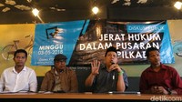 Hadir dalam diskusi itu (kiri-kanan) aktivis LBH Buton Laode Syarifudin, pengamat hukum Petrus Salestinus,  DirekturCenter For Budget Analysis (CBA) Ucok Sky Khadafi dan peneliti Formappi, Lucius Karus.
