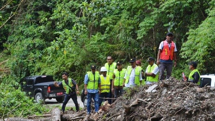 Pemerintah Tangani 23 Titik Longsor di Pulau Seram