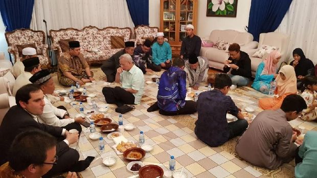 Guyubnya Warga RI & Malaysia Bukber di KBRI Baku