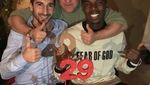 Pesepak Bola Muslim dari MU, Paul Pogba Ternyata Suka Berpose Seru dengan Makanan