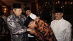 Potret Gatot Nurmantyo: Melangkah, Senyum, dan Cium Tangan SBY