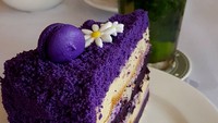 Bukan hanya red velvet cake yang menggoda, ubevelvet cake dari UNION yang diunggah @liangoenawan ini juga enak lho. Dibuat dari ubi ungu sebagai bahan dasarnya. Foto: Instagram